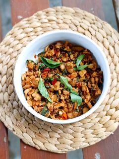 Foto resep Chicken Pad Kra Pao (Tumis Ayam Kemangi Khas Thailand)