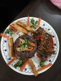 Arroz moro con ropa vieja y yucas fritas