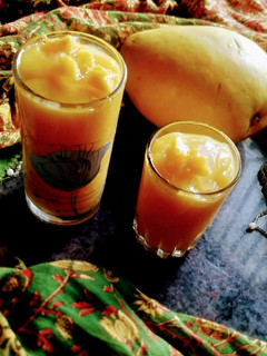மாம்பழ நுங்கு மில்க்க்ஷேக்(ice apple mango milkshake recipe in tamil) செய்முறை முக்கிய புகைப்படம்