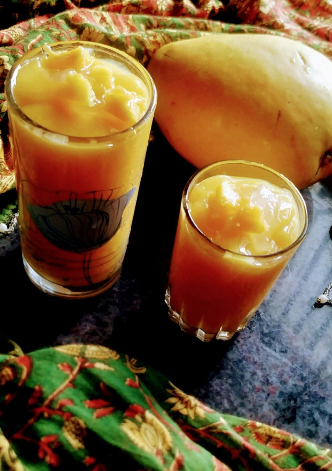 மாம்பழ நுங்கு மில்க்க்ஷேக்(ice apple mango milkshake recipe in tamil) செய்முறை முக்கிய புகைப்படம்