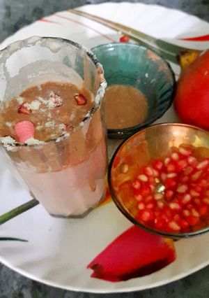 চকলেটি বেদানা সেক (Chocolate pomegranate shake in bengali) রেসিপির প্রধান ছবি