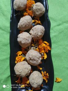 गोंद मेथी के लडडू (gond methi ke ladoo recipe in Hindi) रेसिपी मुख्य फोटो