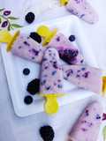 Polos de yogur con fruta del bosque