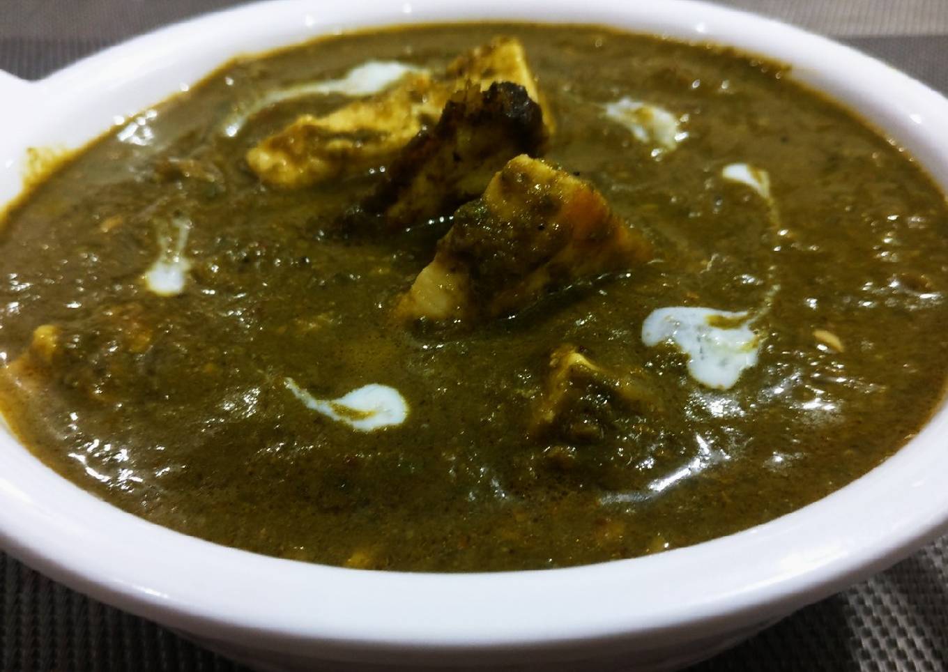 Paneer in palak (spinich) with shahi greavy