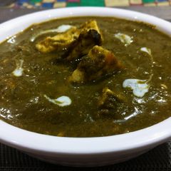A picture of Paneer in palak (spinich) with shahi greavy.