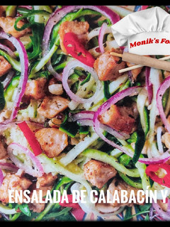 Una foto de Ensalada de Calabacín y Pollo