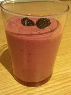 Una foto de Smoothie de mora y frambuesa