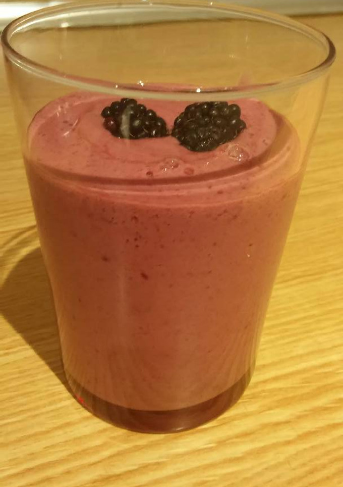 Una foto de Smoothie de mora y frambuesa