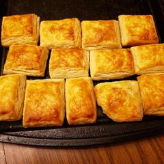 A picture of Flakey Buttermilk Biscuits.