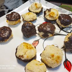 A picture of Coconut Macaroons.