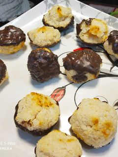 A picture of Coconut Macaroons.