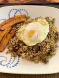 Arroz Chaufa de carne y chorizo con quinoa tricolor