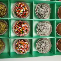 A picture of Chocolate truffels.