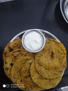 આલુ મટર પરોઠા (Alu Mutter Paratha Recipe In Gujarati) રેસીપી મુખ્ય ફોટો