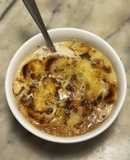 Zuppa di cipolle con panna