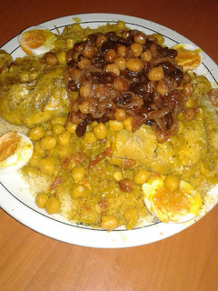 Una foto de Cus cus de pollo con cebolla caramelizada