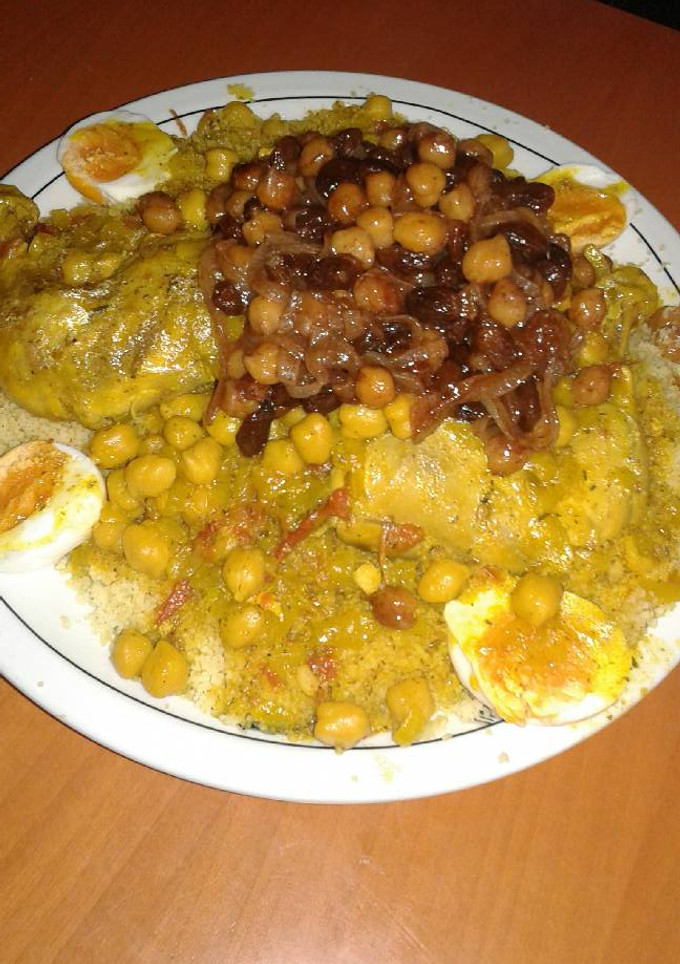 Una foto de Cus cus de pollo con cebolla caramelizada