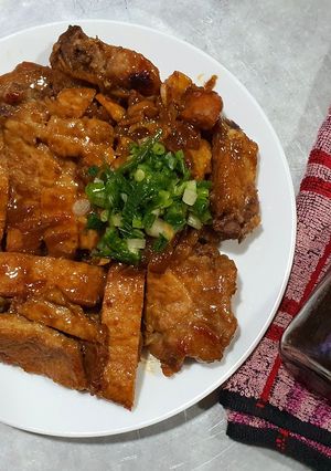 Hình của món Sườn ram mắm cà cuống.