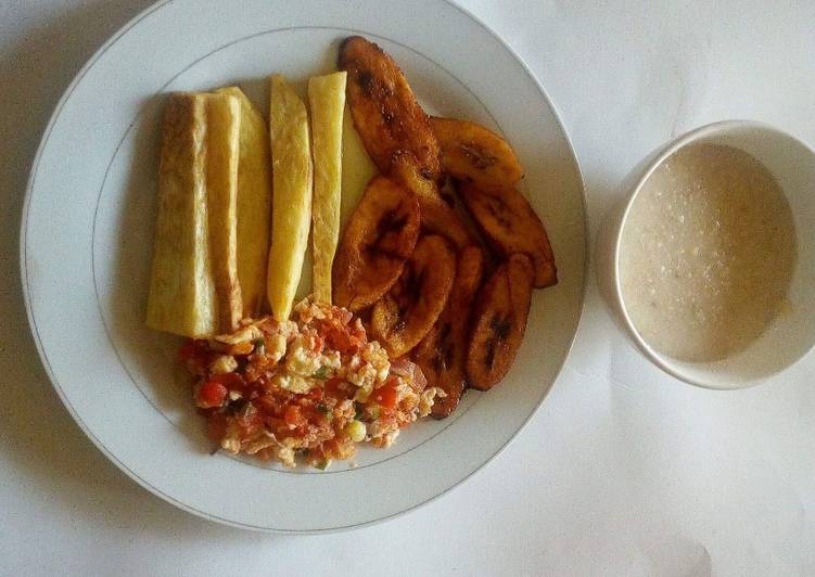 Fried yam,plantain and scrambled eggs with oats