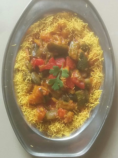 ગલકા બટાકા નું શાક (Galka Bataka Shak Recipe In Gujarati) રેસીપી મુખ્ય ફોટો