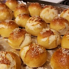 A picture of Pretzel Bites.