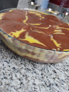 Una foto de Tarta de galletas, chocolate y flan 😍❤️