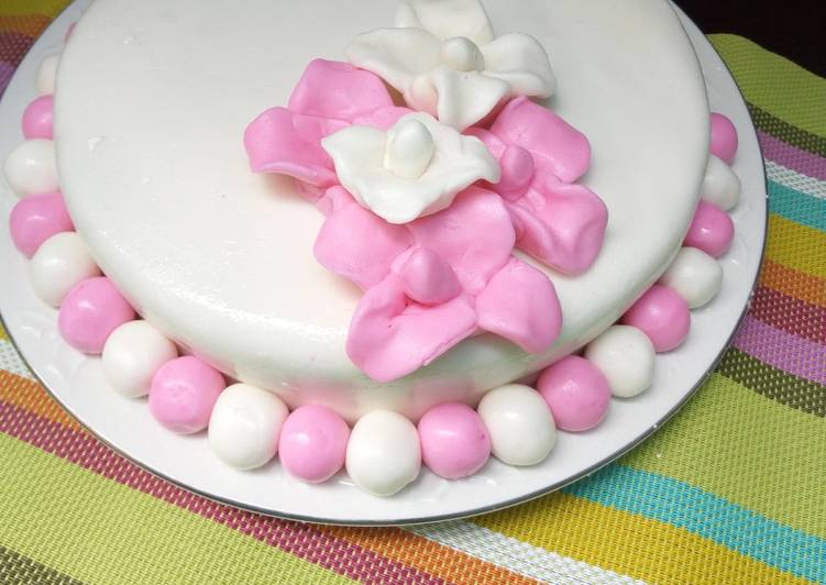 Simple Way to Make Pineapple cake with fondant icing