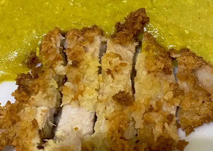 Crispy chicken with curry sauce