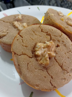 Una foto de Muffins de banana y nuez 🍌vegano y sin tacc