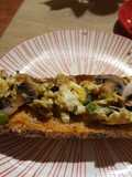 Fast breakfast: scrambbled egg with mushrooms