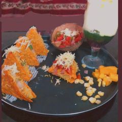 A picture of Cruchy triangles with salsa.