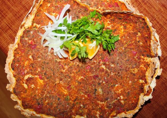 Лахмаджун - турецкая пицца