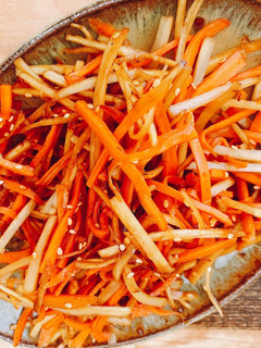 A picture of Sweet soy flavored burdock roots and carrots.