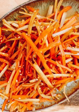 A picture of Sweet soy flavored burdock roots and carrots.
