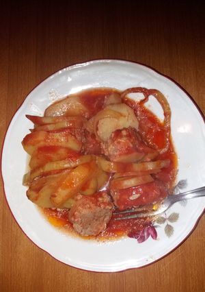 Tepsis krumpli húsgombócokkal recept fotója