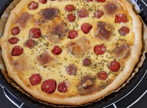 Une photo de Tarte moutarde tomate et chèvre 🐐🍅
