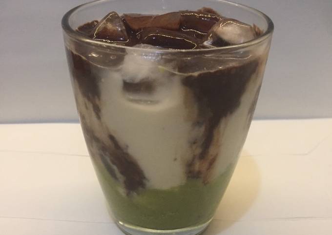 Bagaimana Menyiapkan Ice Matcha Coffee Milk ala Sarbucs yang Bikin Ngiler