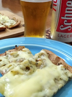 Una foto de Figazza integral con queso dambo