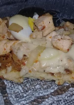 Una foto de Pastel de pollo con base de papa