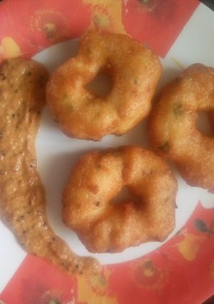 મેંદુવડા(Menduvada recipe in Gujarati) રેસીપી મુખ્ય ફોટો