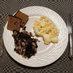 A picture of Herring with Mushrooms.
