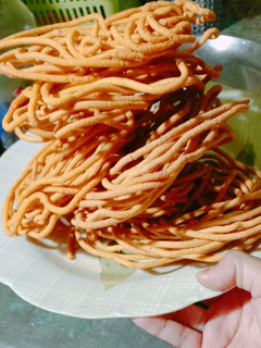 बेसन के सेव (besan ke sev recipe in Hindi) रेसिपी मुख्य फोटो