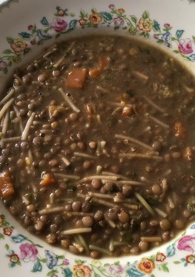Una foto de Lentejas con fideos