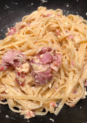 A picture of 10 minute carbonara.