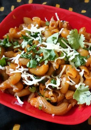 A picture of Masala Macroni.