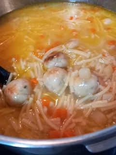 Una foto de 249. Sopa con albondiguillas de pollo