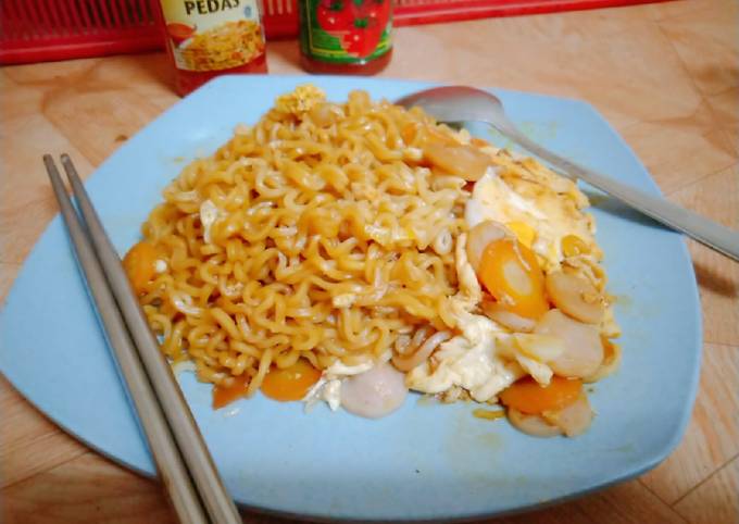 Mie Goreng Rasa Gulai Ayam Pedas Spesial