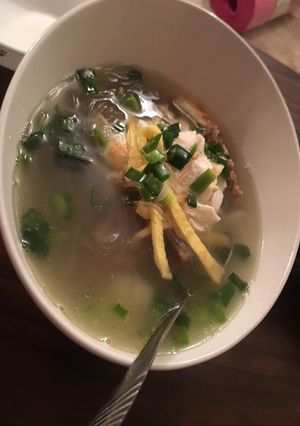 Hình của món Canh xương bò (갈비탕).