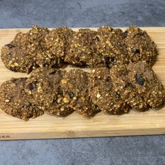 A picture of Apple & pumpkin cookies.
