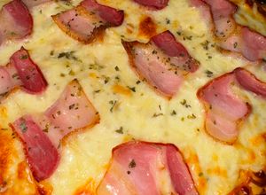 Foto de Pizza de Queijo e Bacon